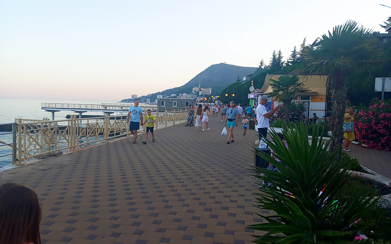 Набережная Алушта Рабочий уголок